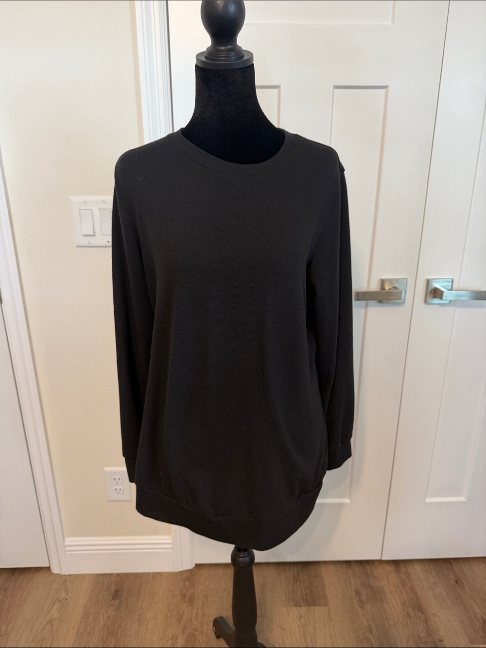 Black Long Sleeve Crewneck Tunic Top